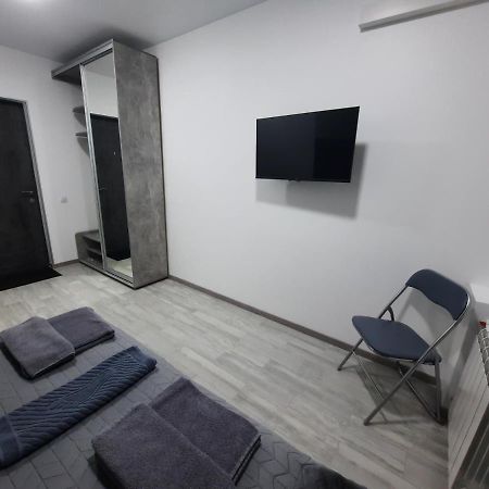 Посуточно мини-студия метро Минская Киев Экстерьер фото